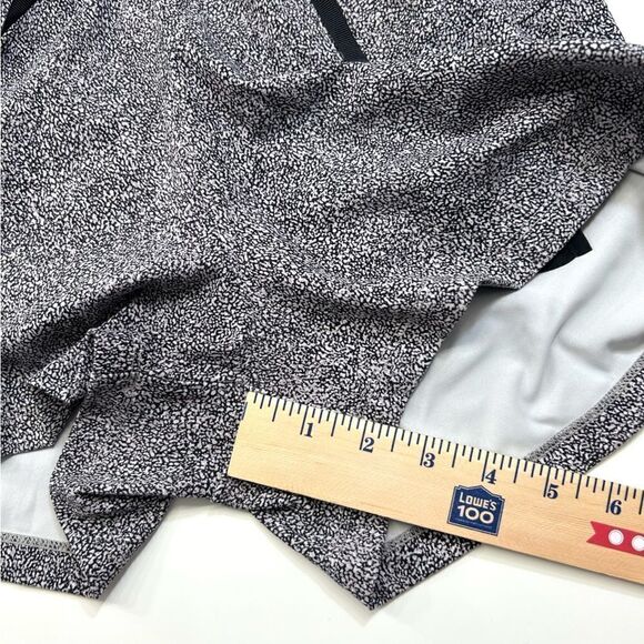 Lululemon On the Fly Shorts Sea Spray Alpine White Dark Chrome Size 4 - Picture 10 of 14